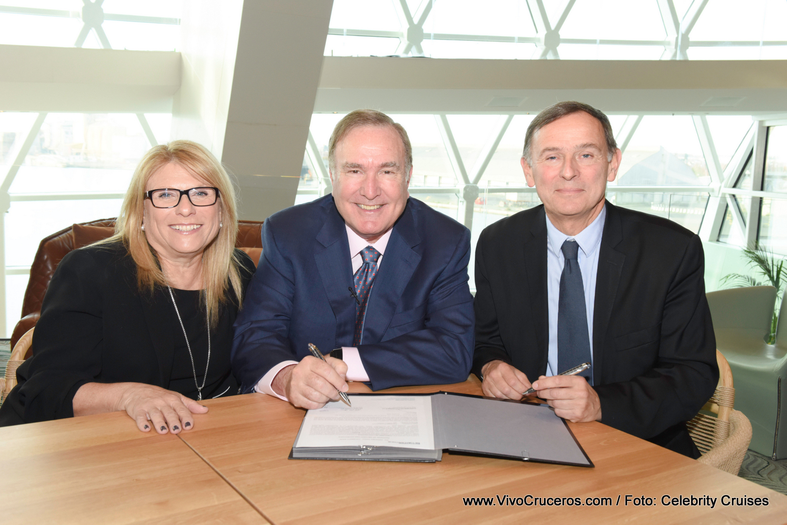 Celebrity Cruises. Firma del contrato de entrega del Celebrity Edge